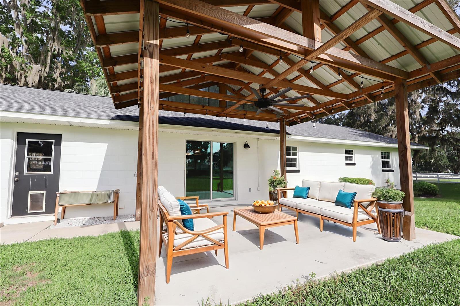 Listing photo id 41 for 6405 13 Avenue