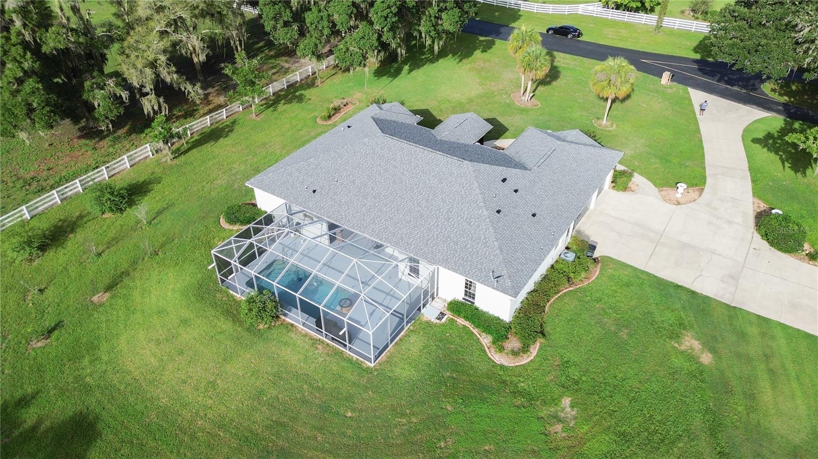 Listing photo id 42 for 6405 13 Avenue