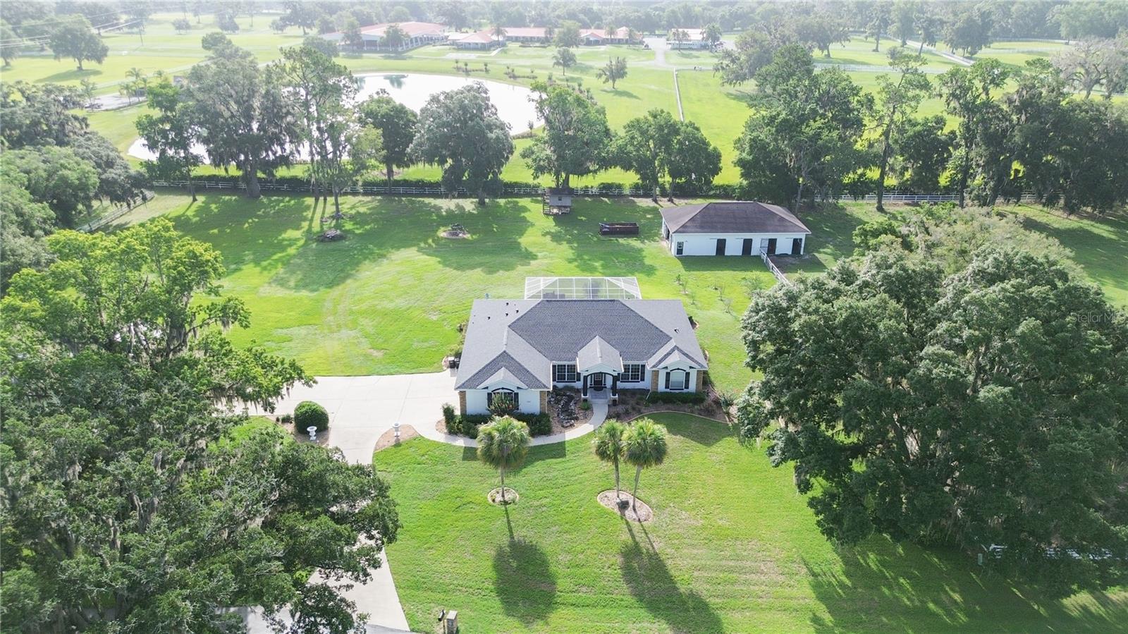Listing photo id 4 for 6405 13 Avenue