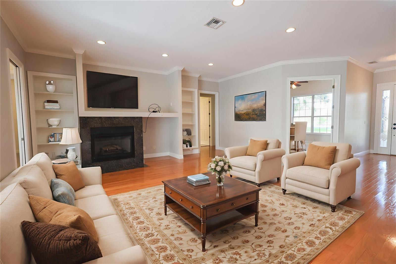 Listing photo id 6 for 6405 13 Avenue