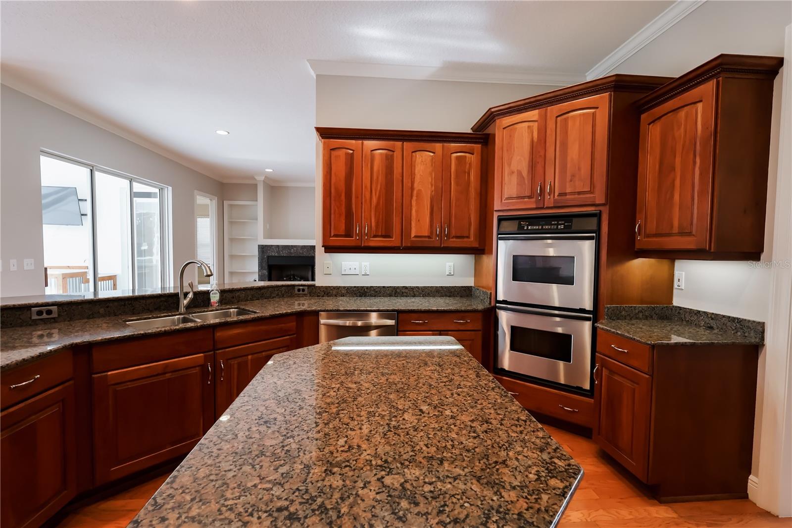 Listing photo id 7 for 6405 13 Avenue