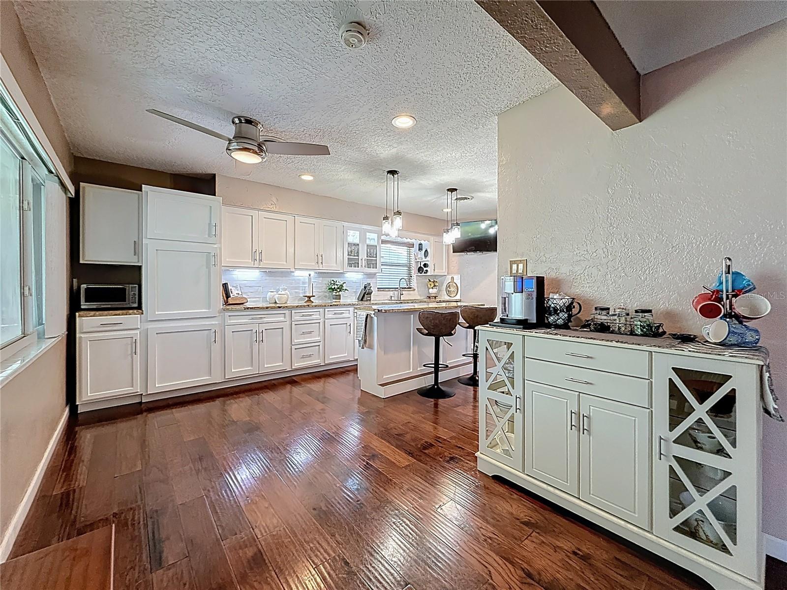 Image 15 of 48 For 1137 Indian Rocks Road S