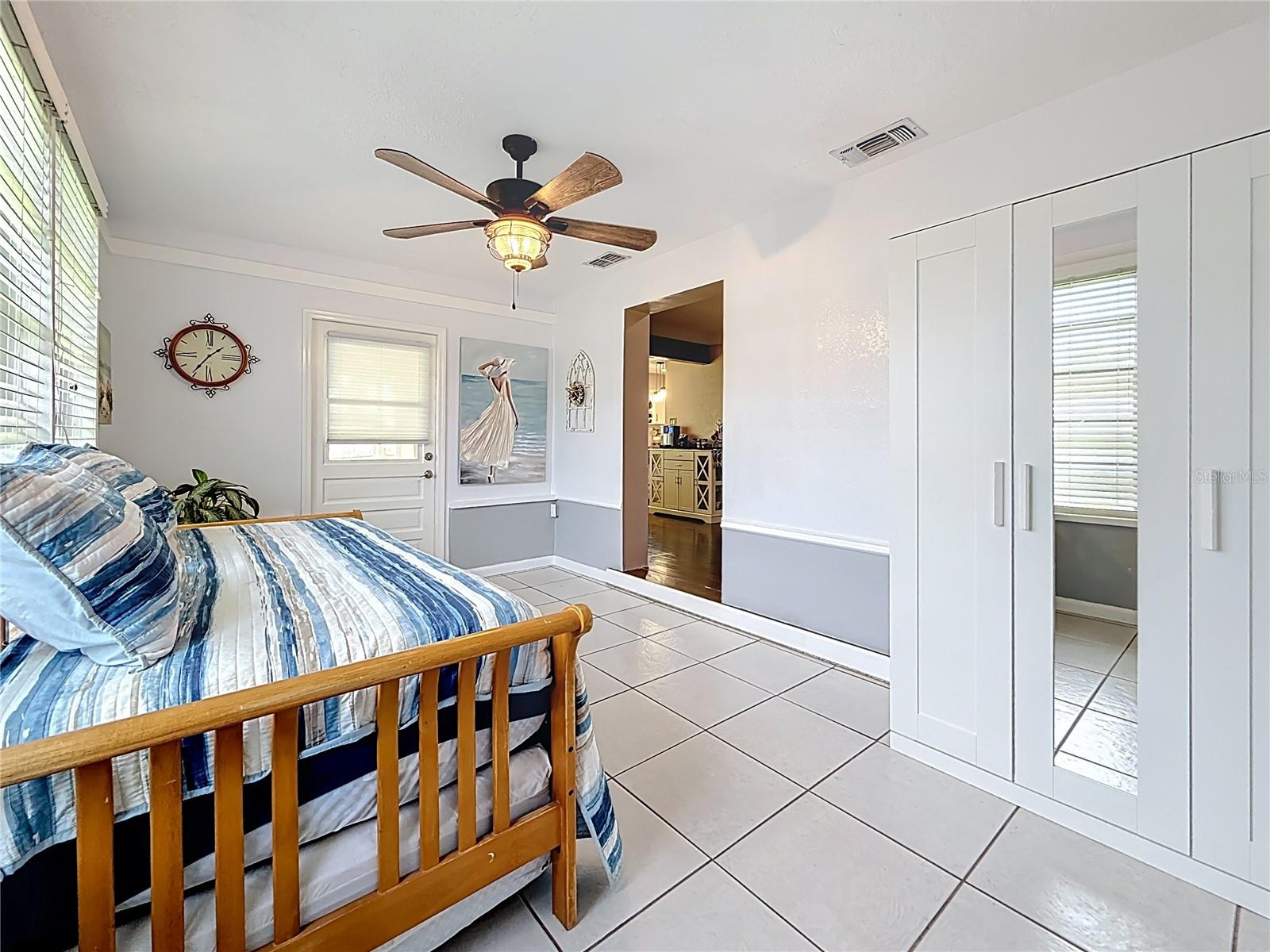 Image 25 of 48 For 1137 Indian Rocks Road S