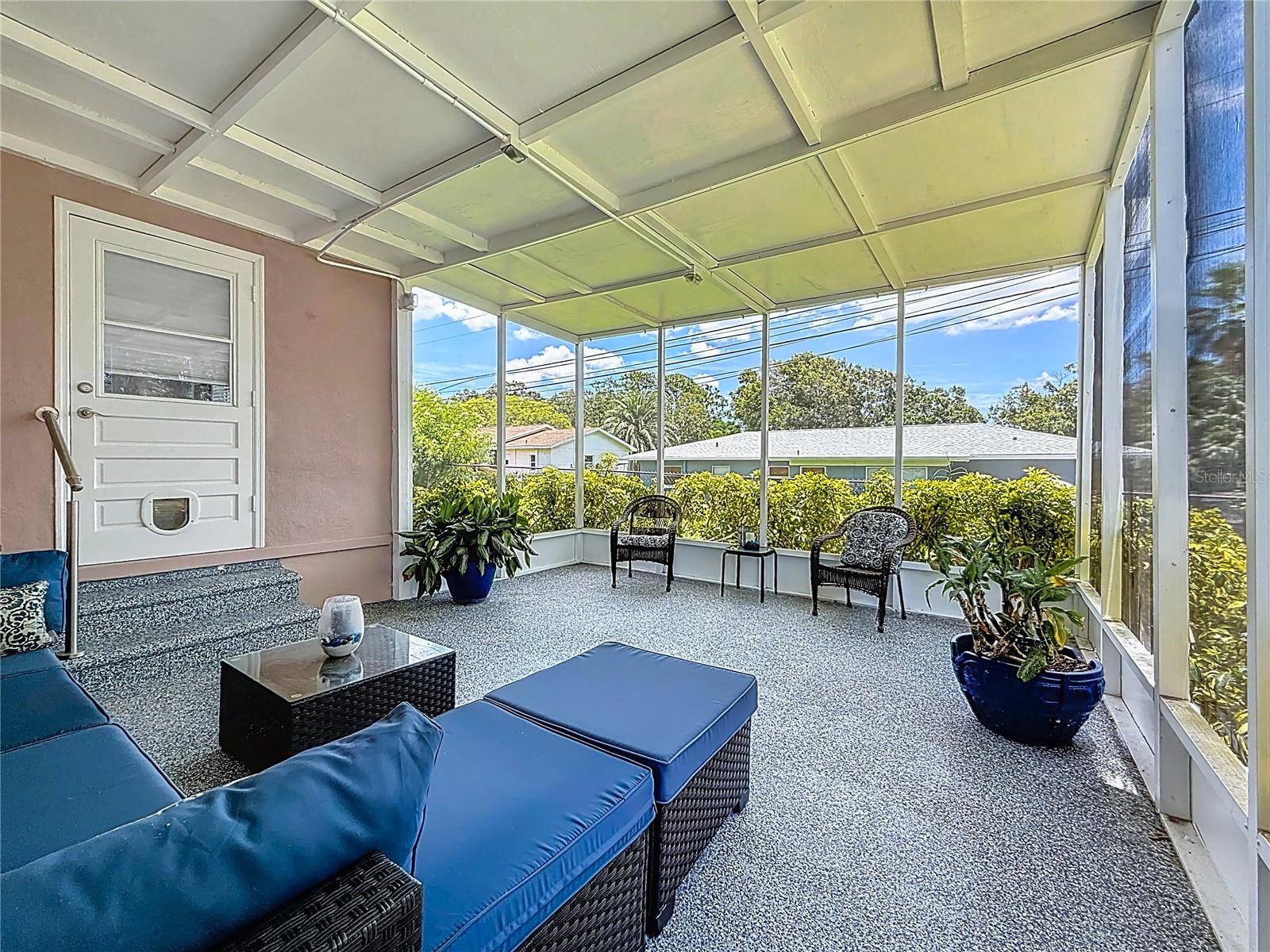 Image 33 of 48 For 1137 Indian Rocks Road S