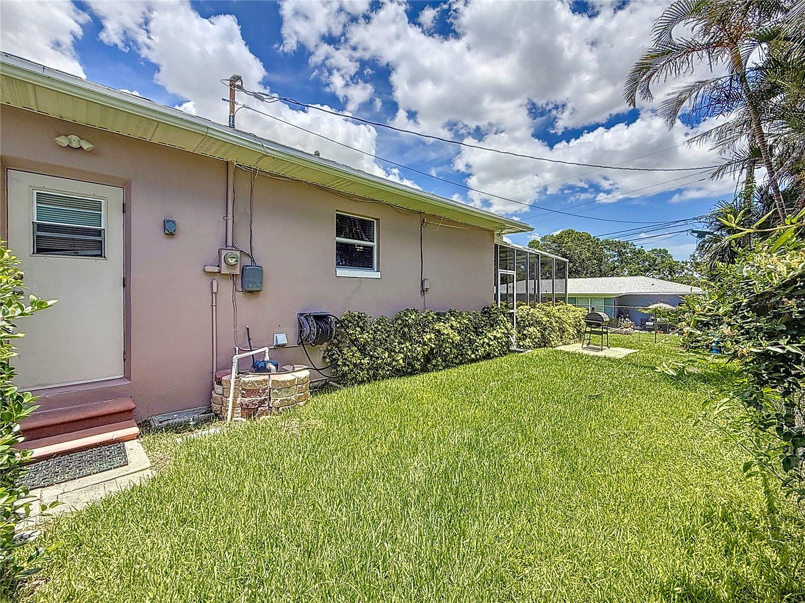 Image 34 of 48 For 1137 Indian Rocks Road S