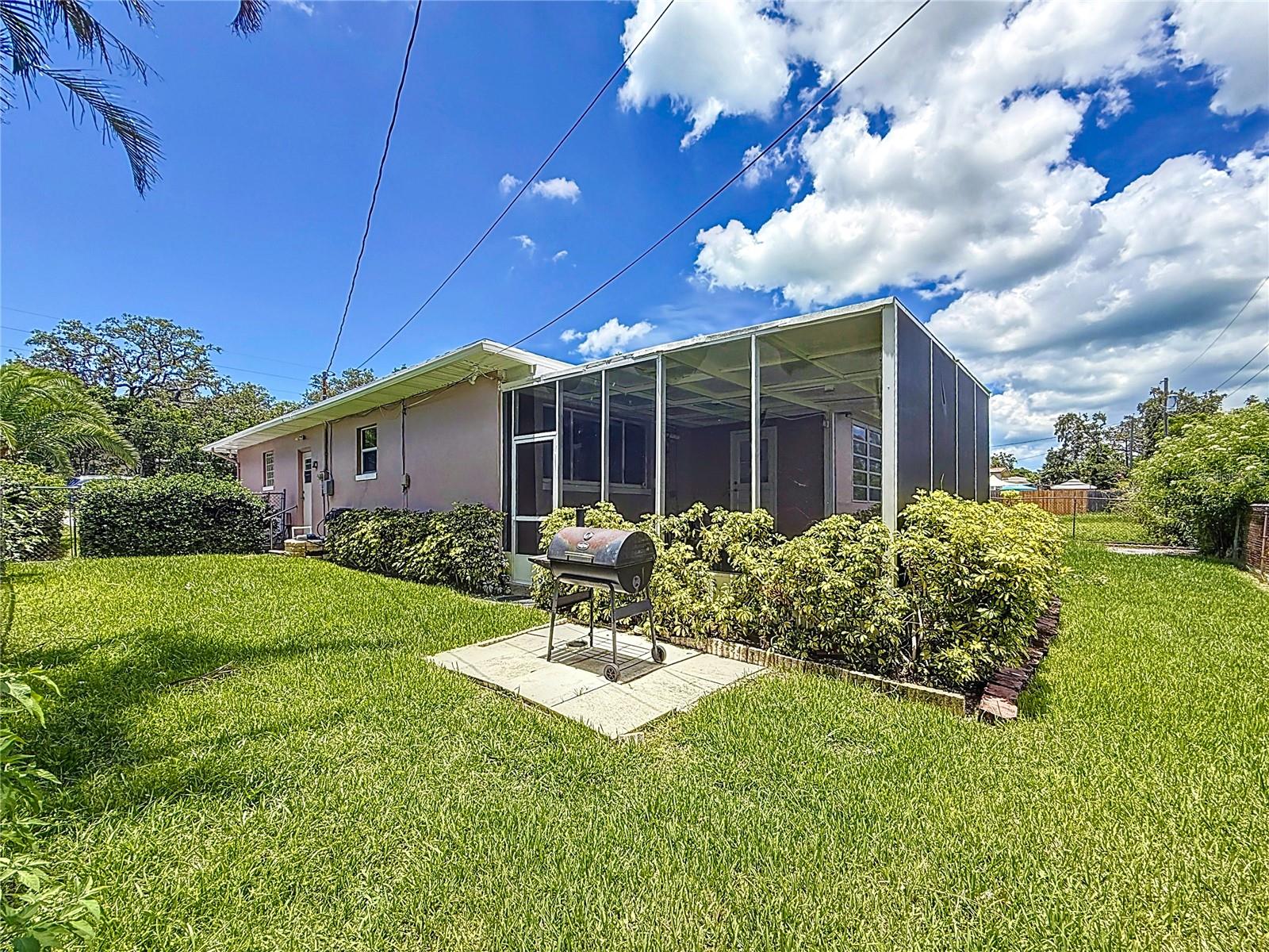 Image 36 of 48 For 1137 Indian Rocks Road S
