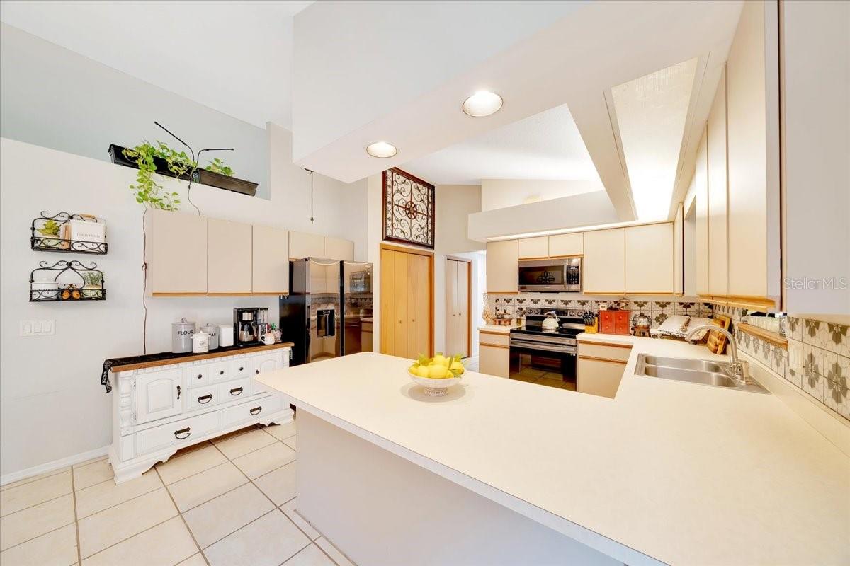 Image 11 of 59 For 3831 48th Street