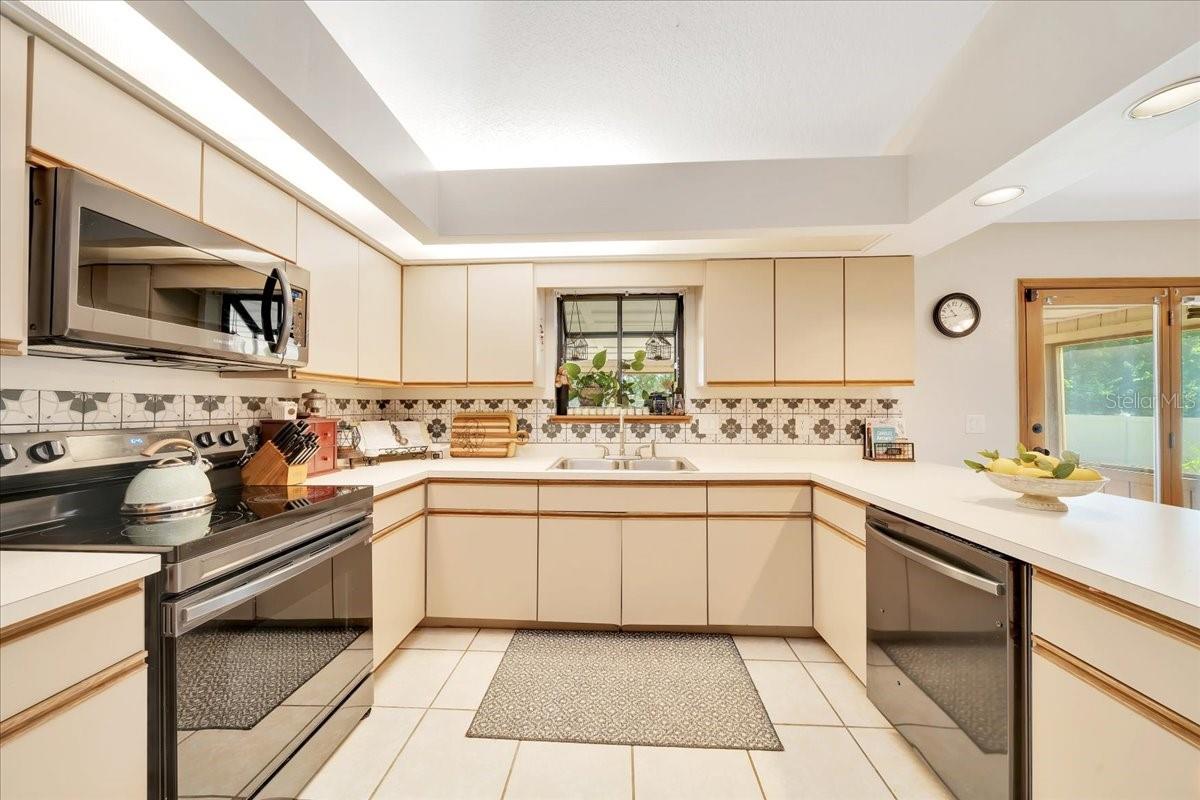 Image 15 of 59 For 3831 48th Street