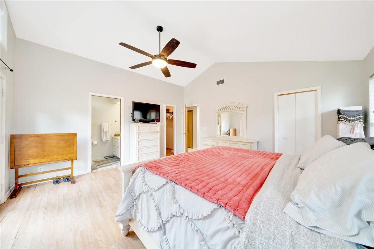 Image 18 of 59 For 3831 48th Street