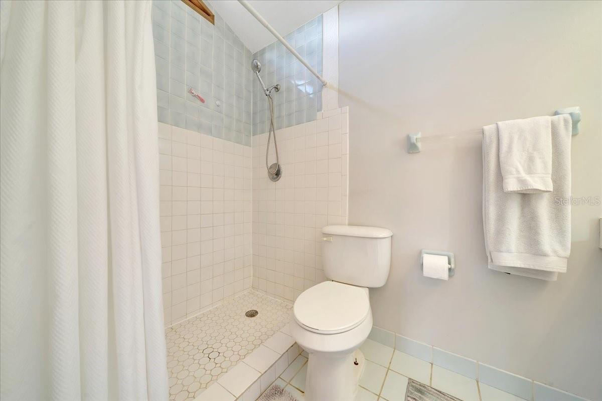 Image 21 of 59 For 3831 48th Street