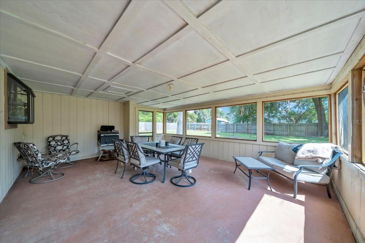 Image 30 of 59 For 3831 48th Street