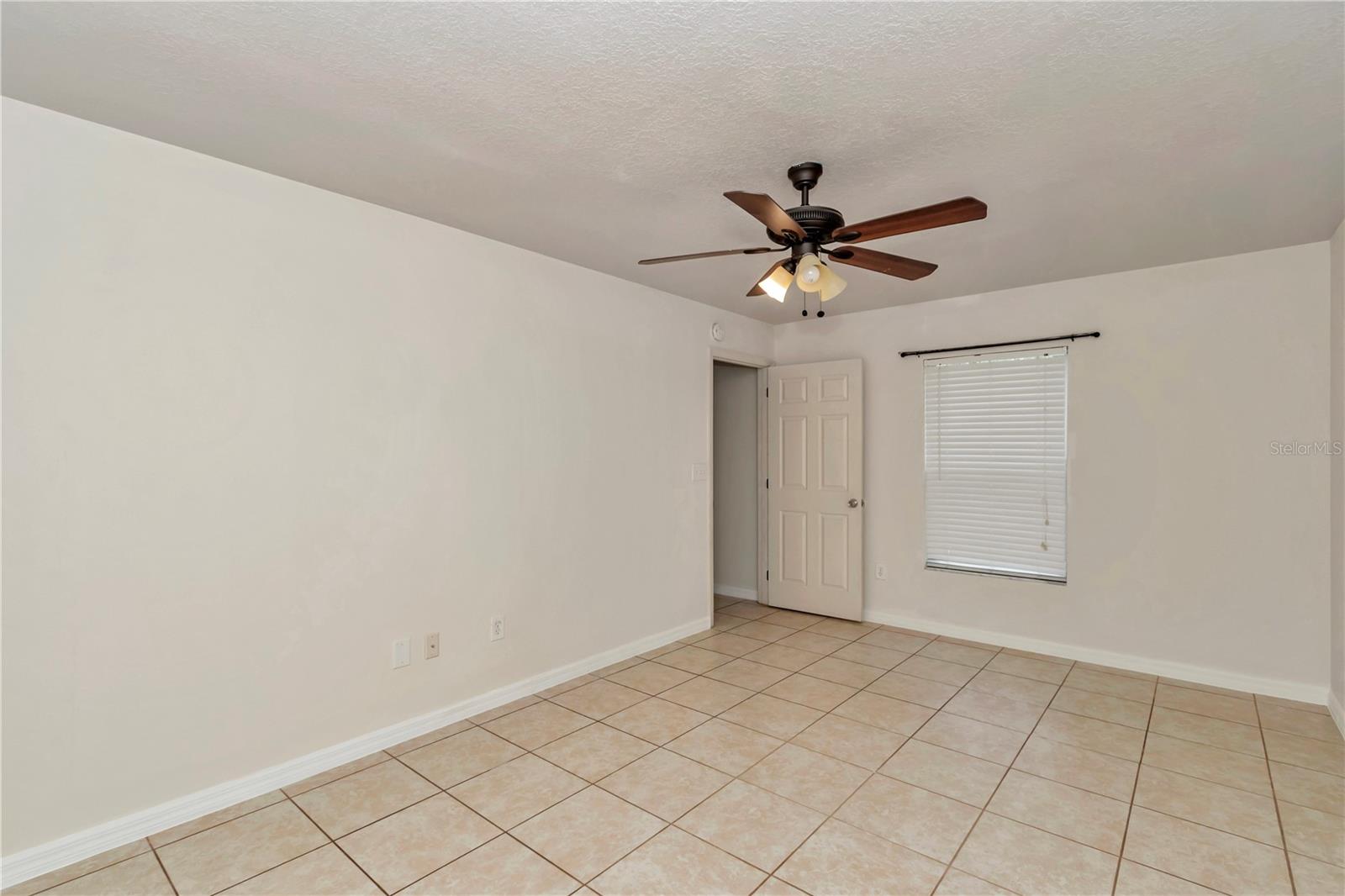 Image 11 of 33 For 15711 52nd Avenue Road