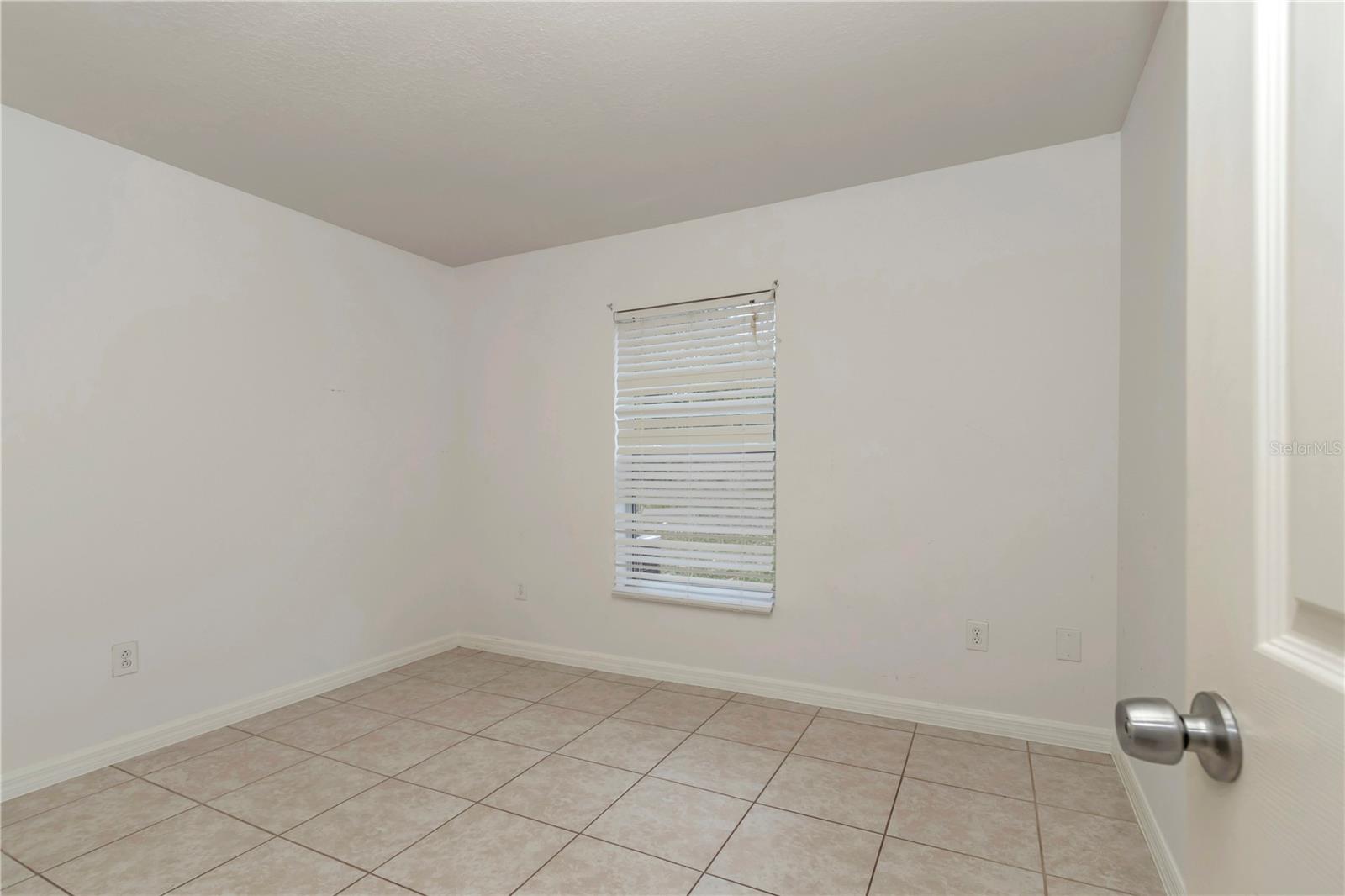 Image 31 of 33 For 15711 52nd Avenue Road