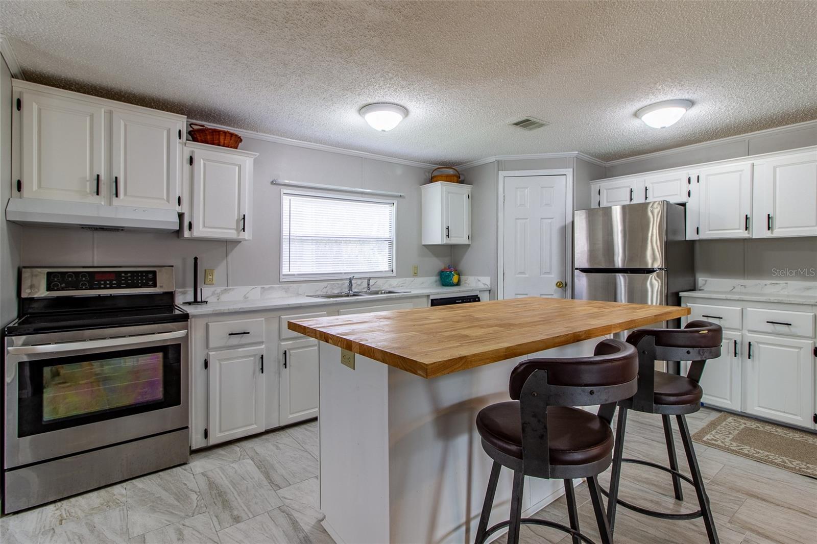 Image 17 of 63 For 25836 Manhattan Lane