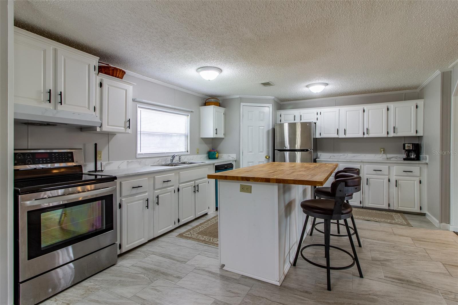 Image 18 of 63 For 25836 Manhattan Lane