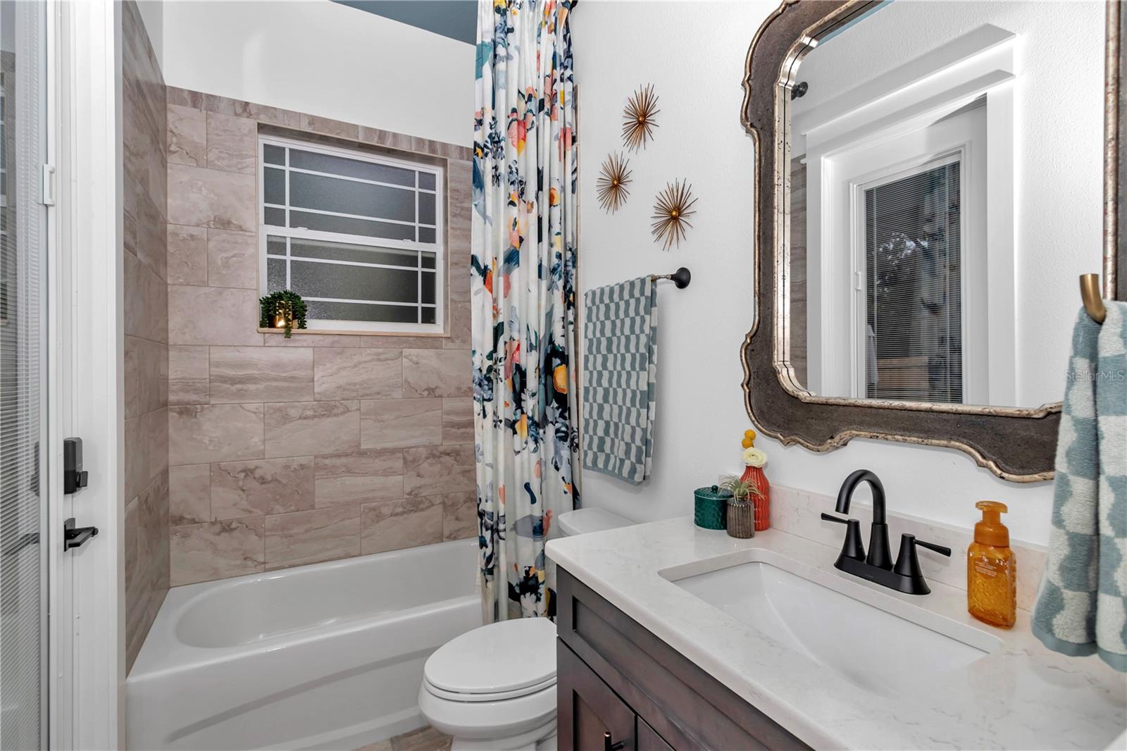 Listing photo id 9 for 3196 Mustang Boulevard