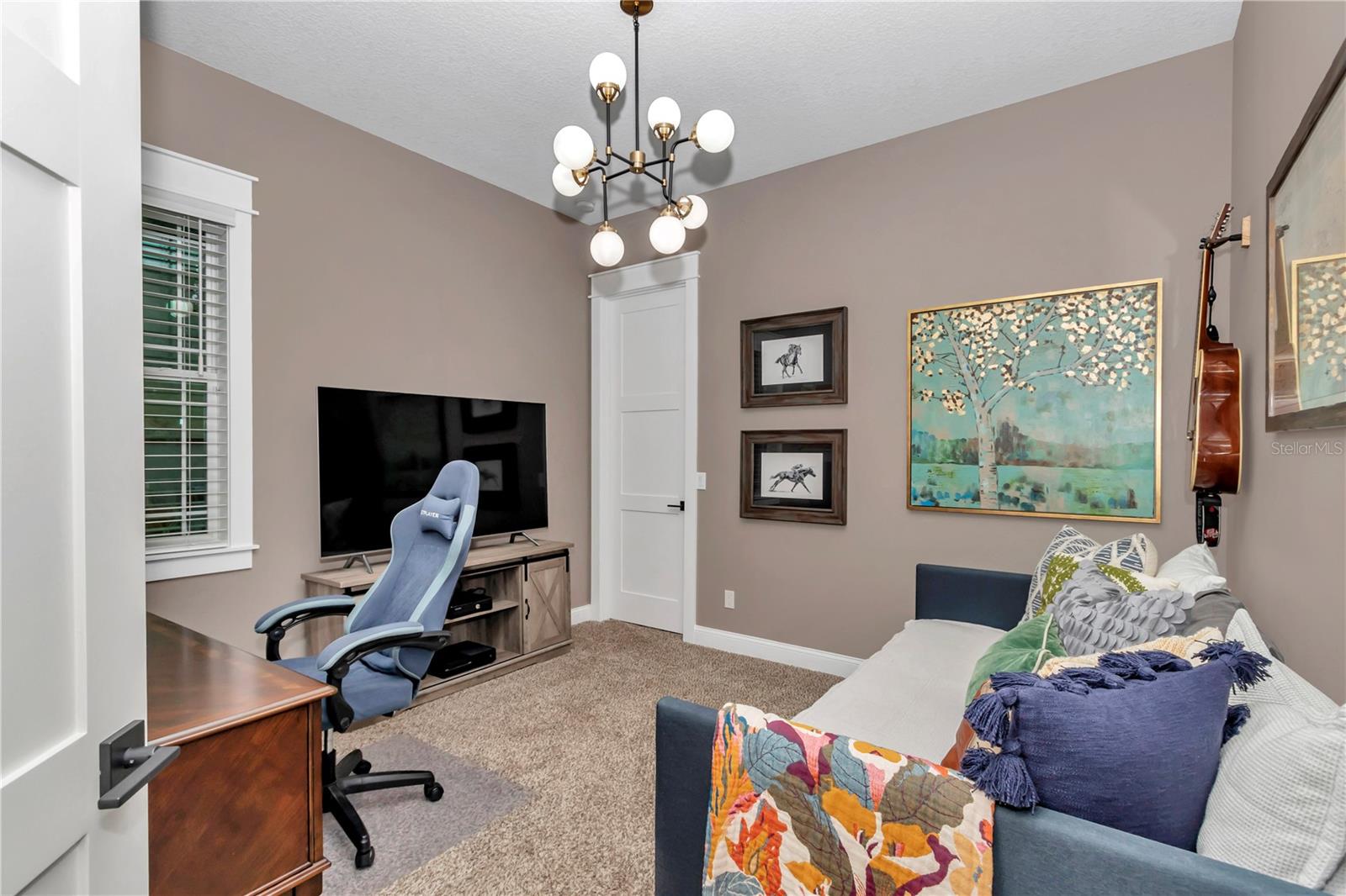 Listing photo id 10 for 3196 Mustang Boulevard