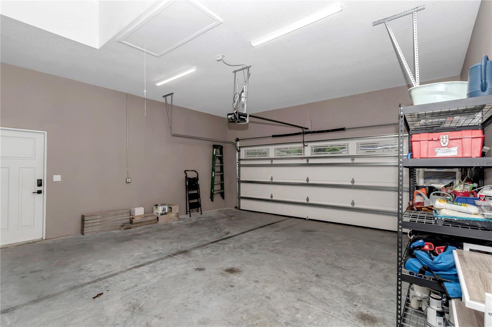 Listing photo id 12 for 3196 Mustang Boulevard