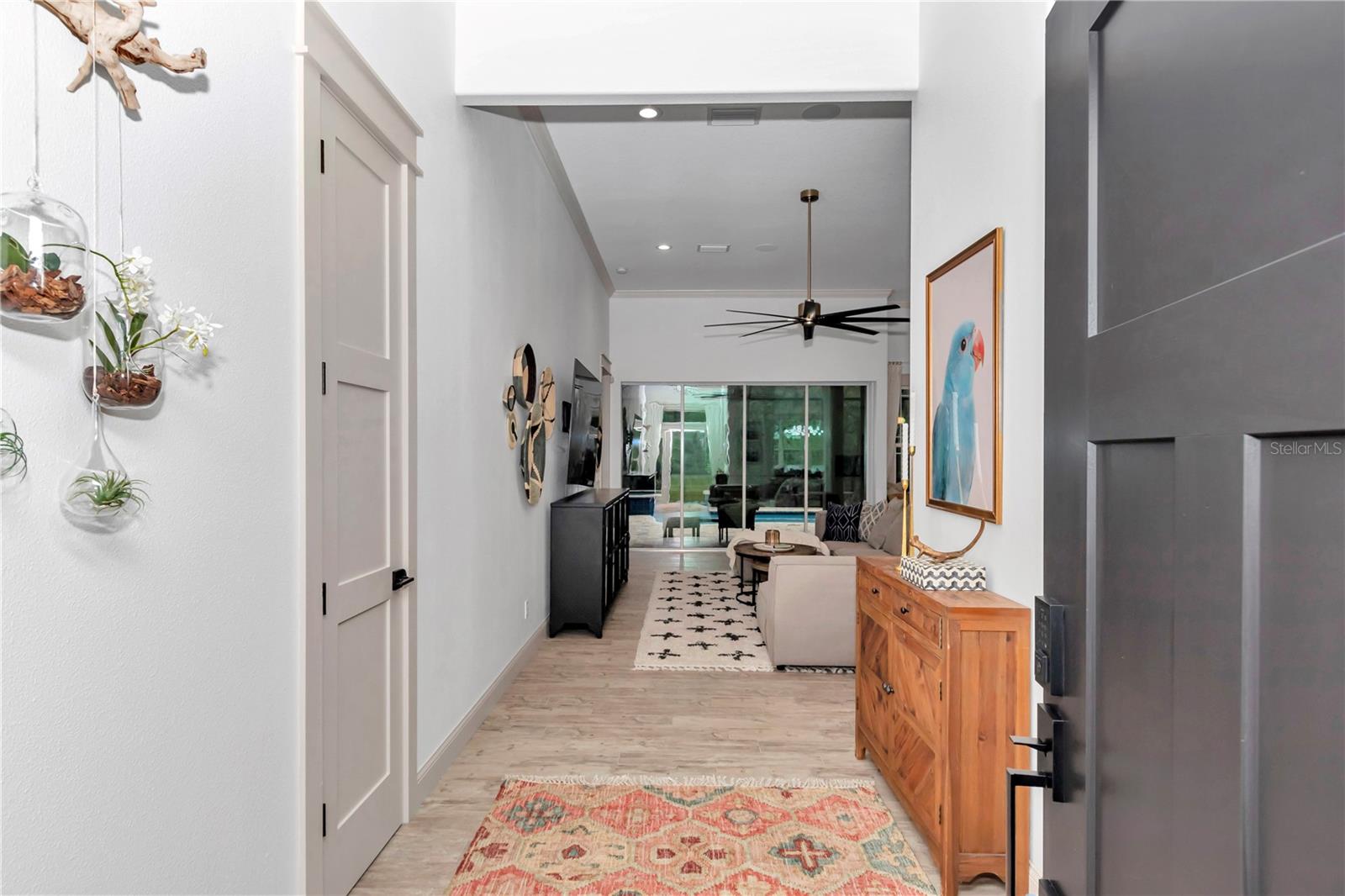Listing photo id 17 for 3196 Mustang Boulevard