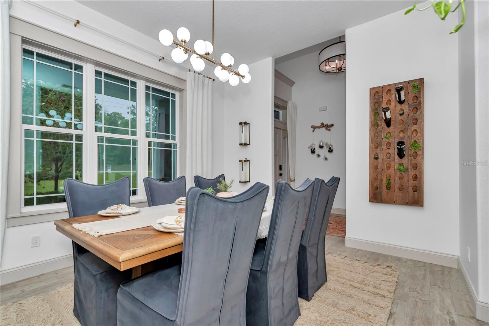 Listing photo id 20 for 3196 Mustang Boulevard