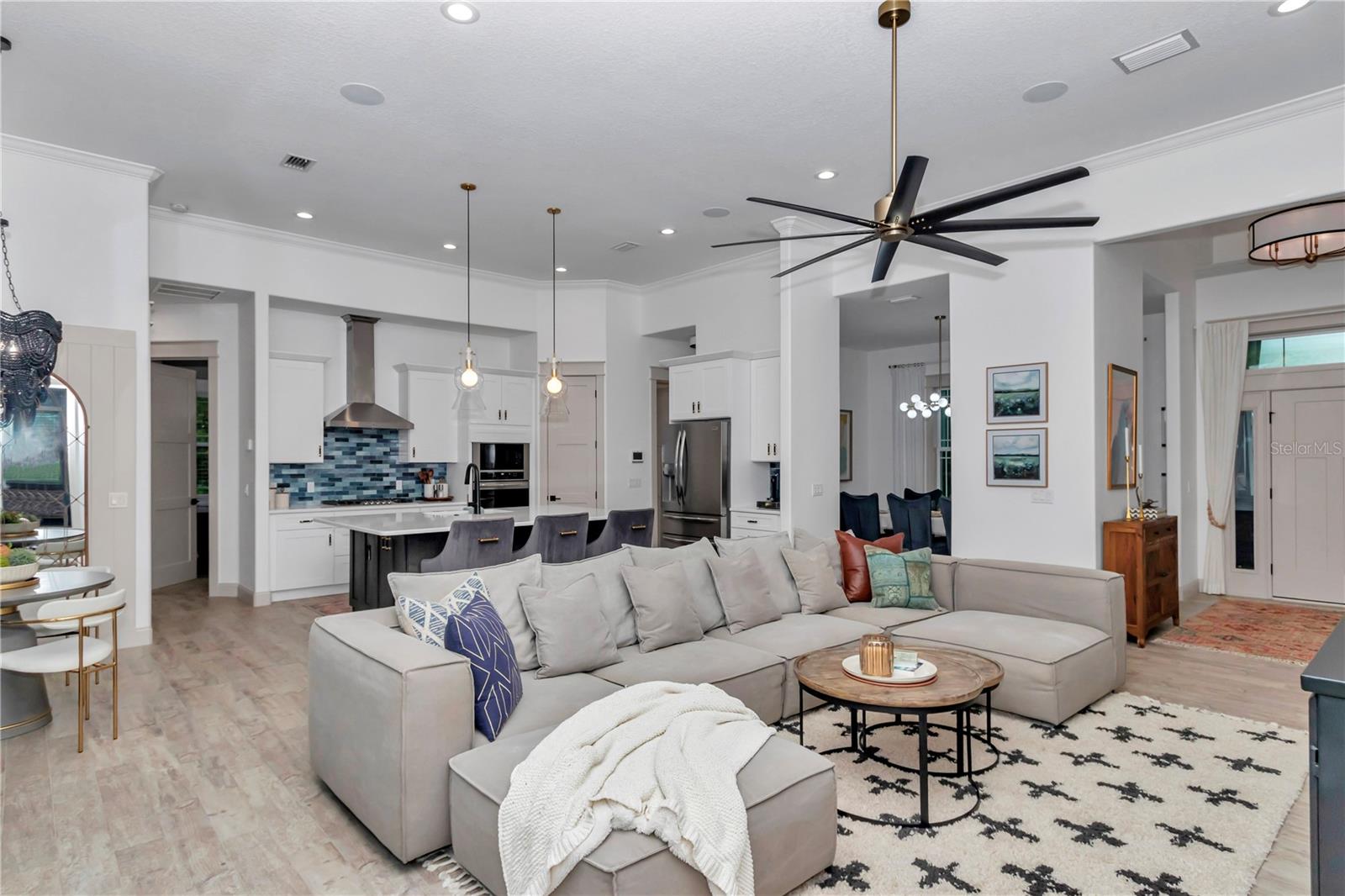 Listing photo id 23 for 3196 Mustang Boulevard