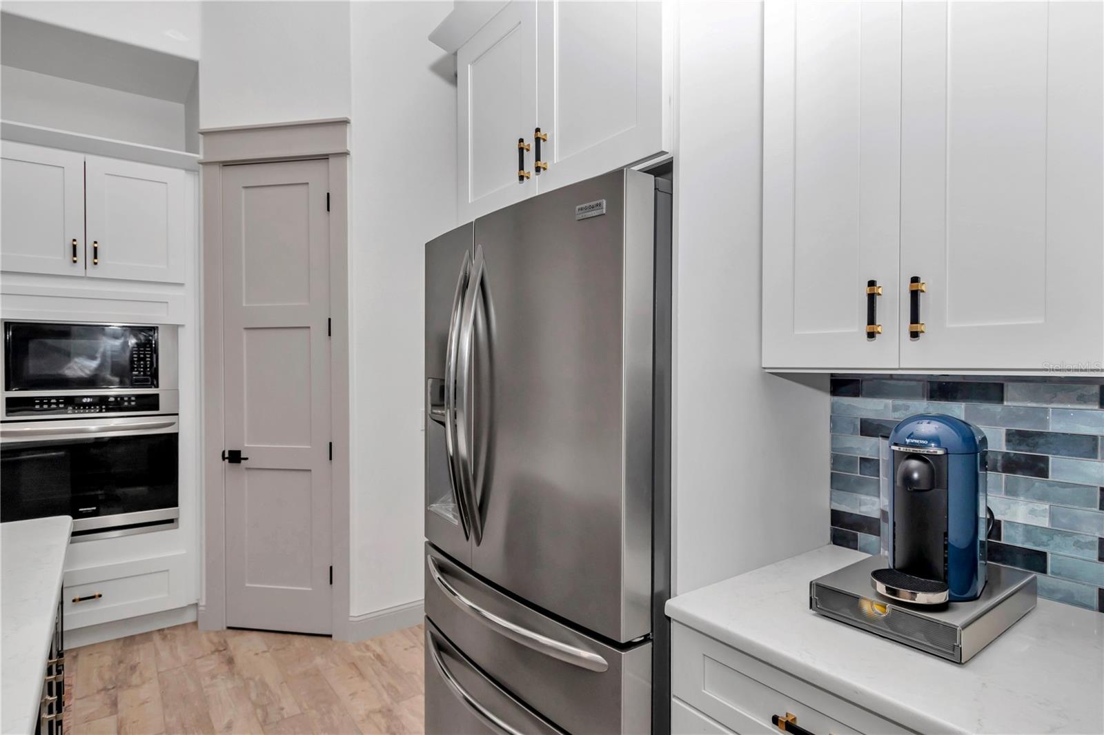 Listing photo id 26 for 3196 Mustang Boulevard
