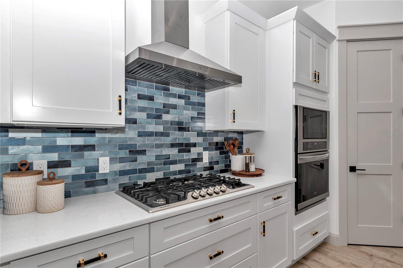 Listing photo id 28 for 3196 Mustang Boulevard