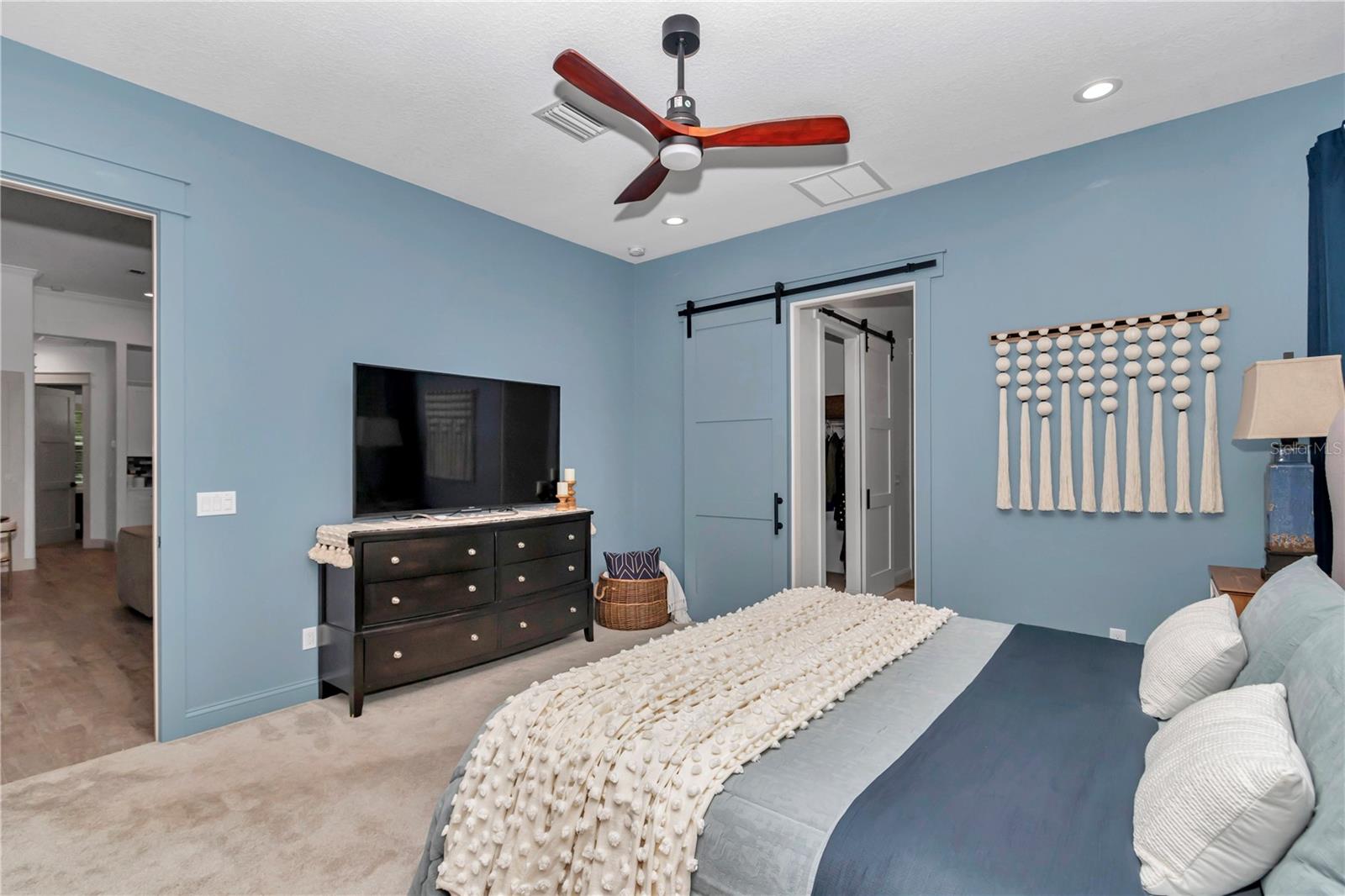 Listing photo id 31 for 3196 Mustang Boulevard