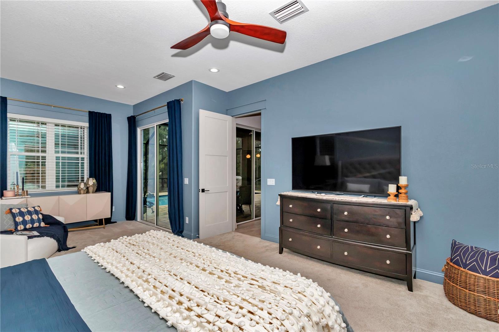 Listing photo id 32 for 3196 Mustang Boulevard