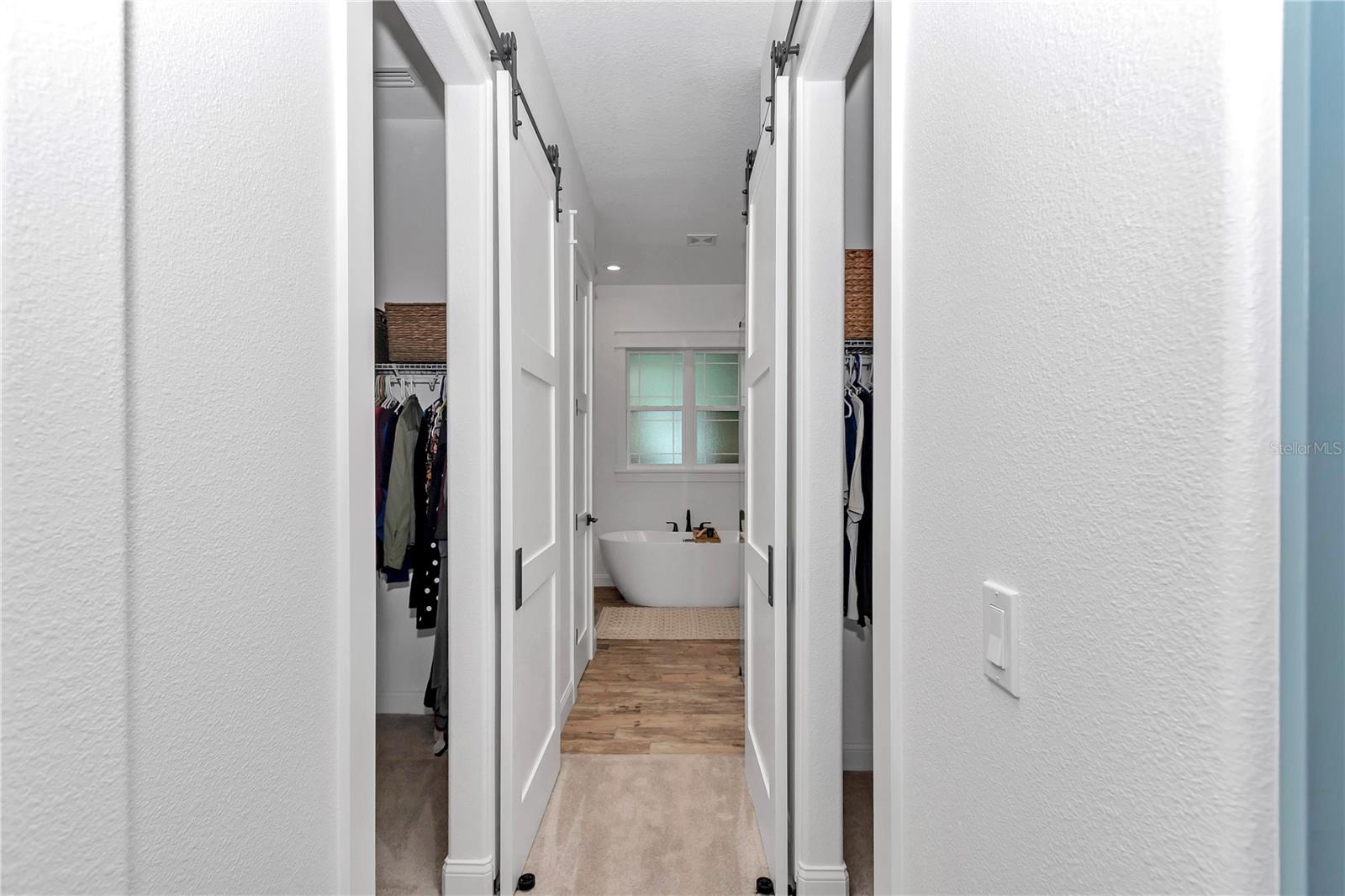 Listing photo id 33 for 3196 Mustang Boulevard