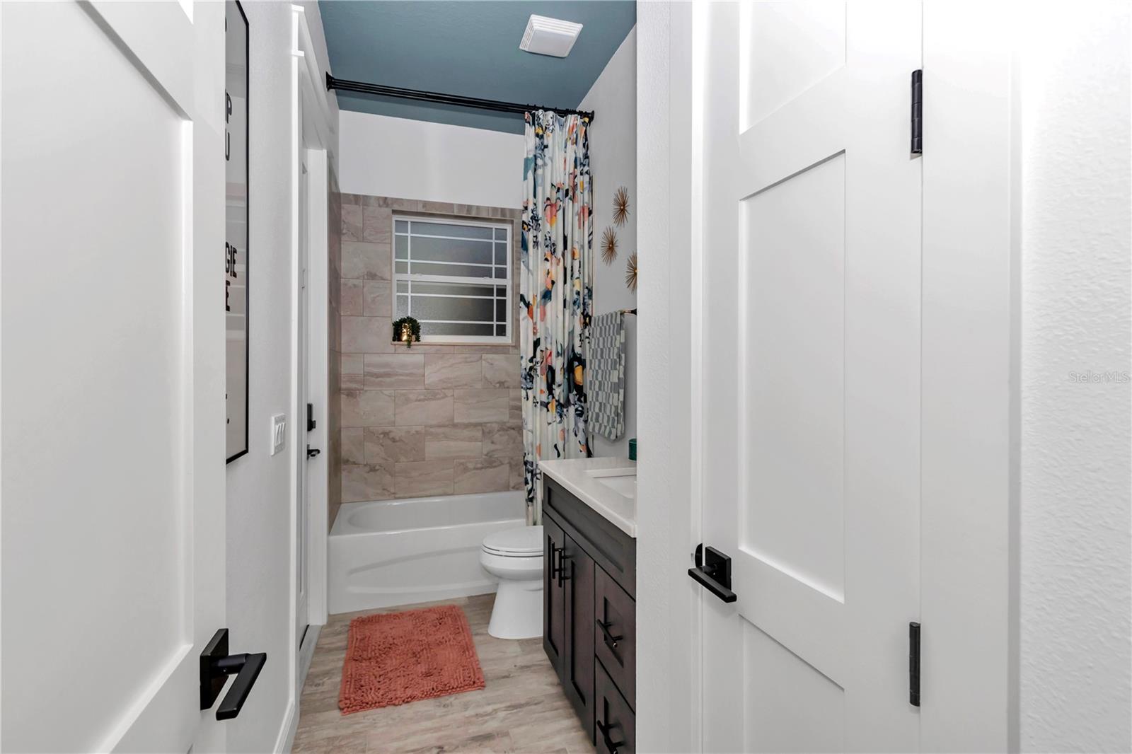 Listing photo id 38 for 3196 Mustang Boulevard