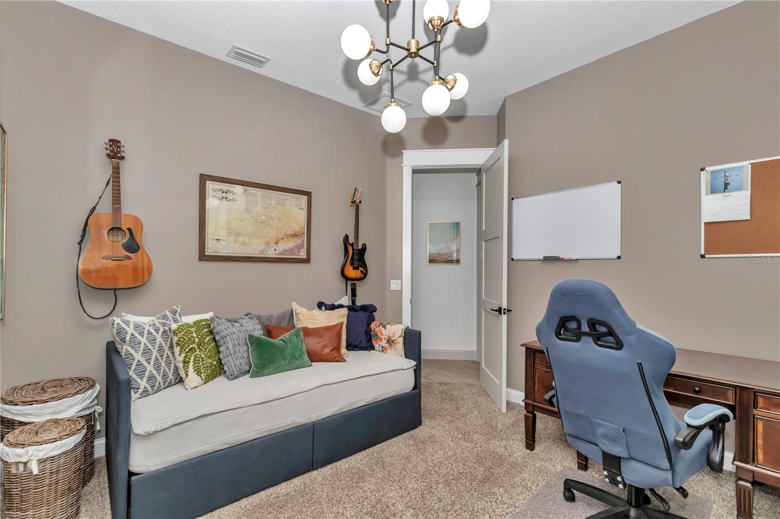 Listing photo id 39 for 3196 Mustang Boulevard