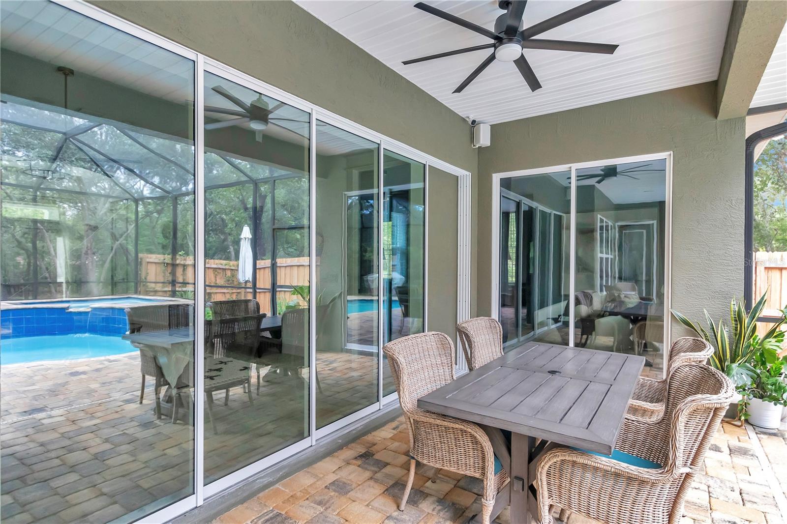 Listing photo id 40 for 3196 Mustang Boulevard