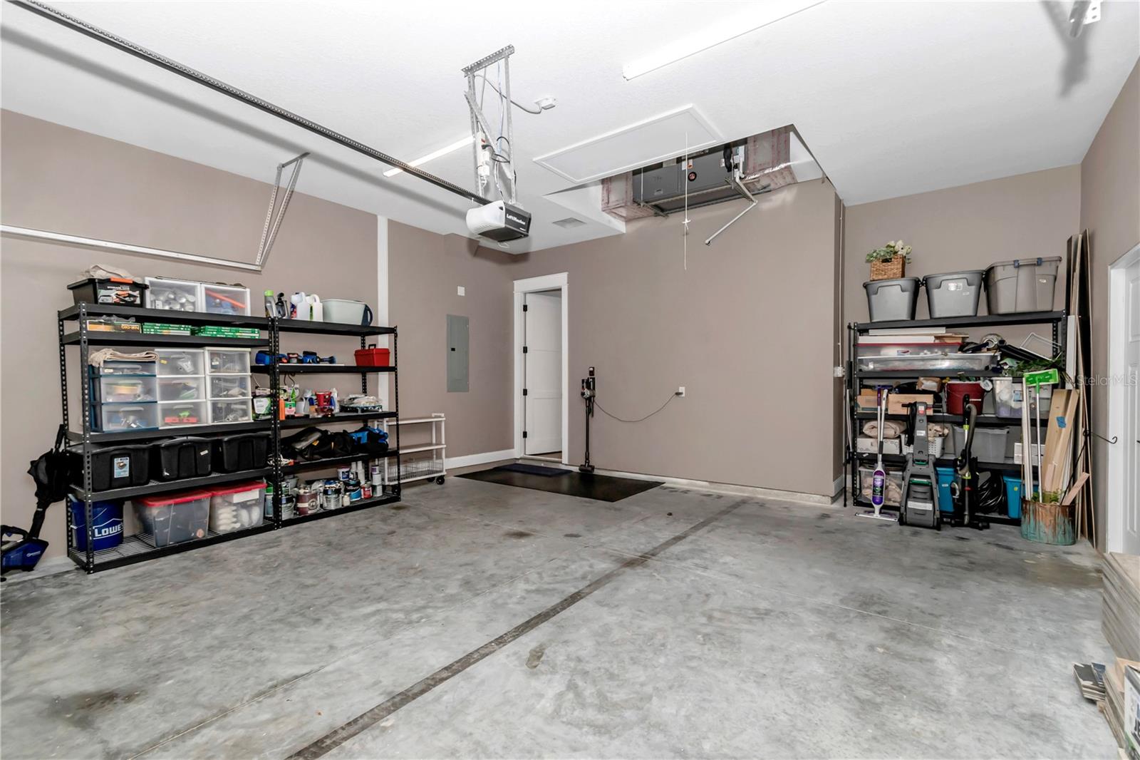 Listing photo id 46 for 3196 Mustang Boulevard