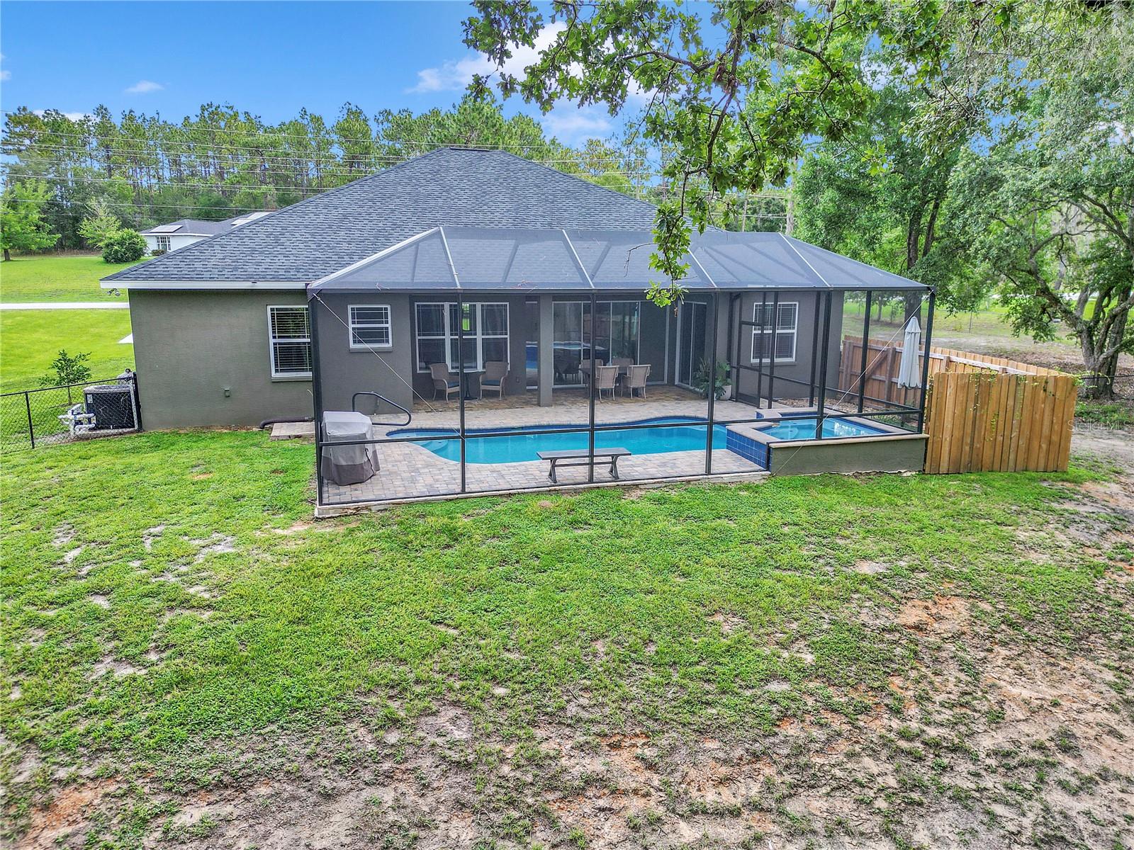 Listing photo id 48 for 3196 Mustang Boulevard