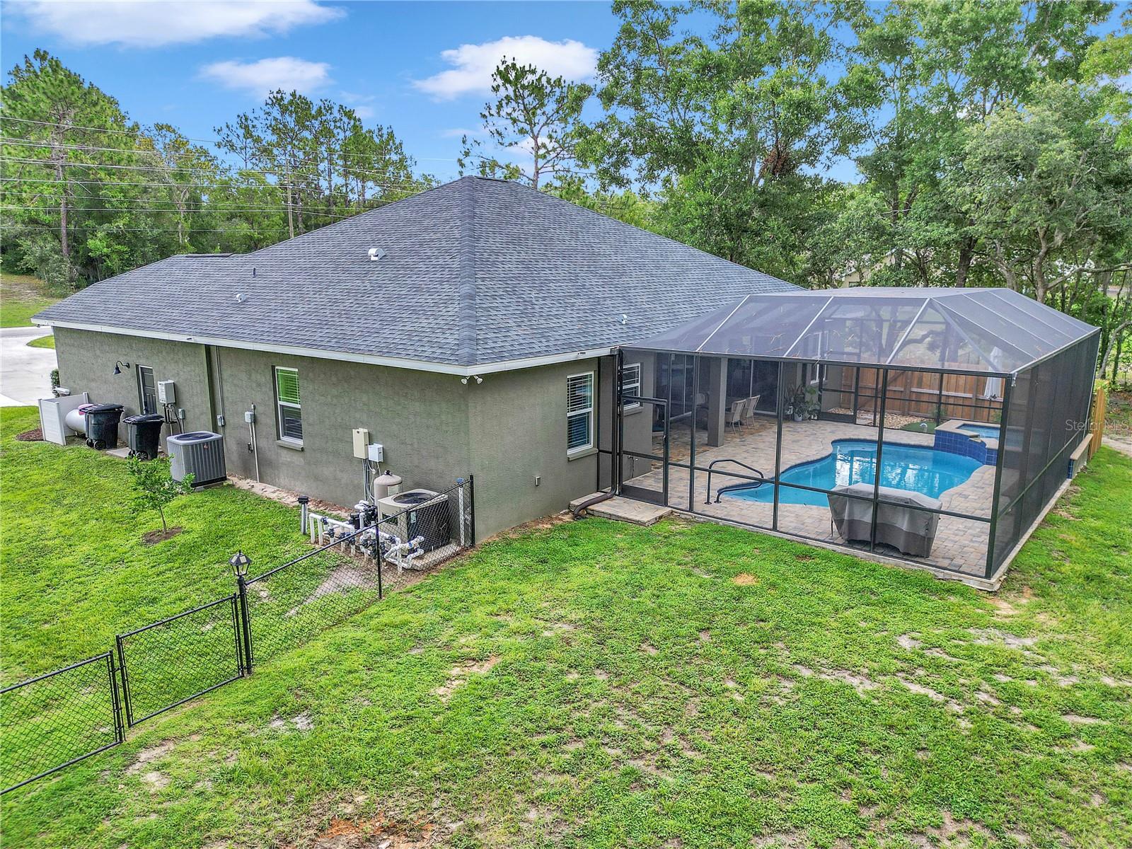Listing photo id 49 for 3196 Mustang Boulevard