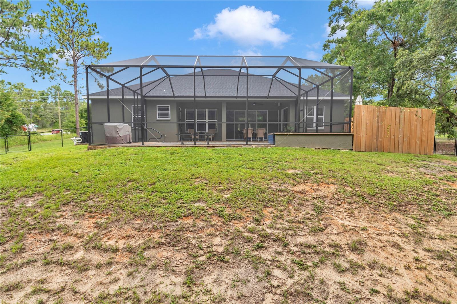 Listing photo id 50 for 3196 Mustang Boulevard