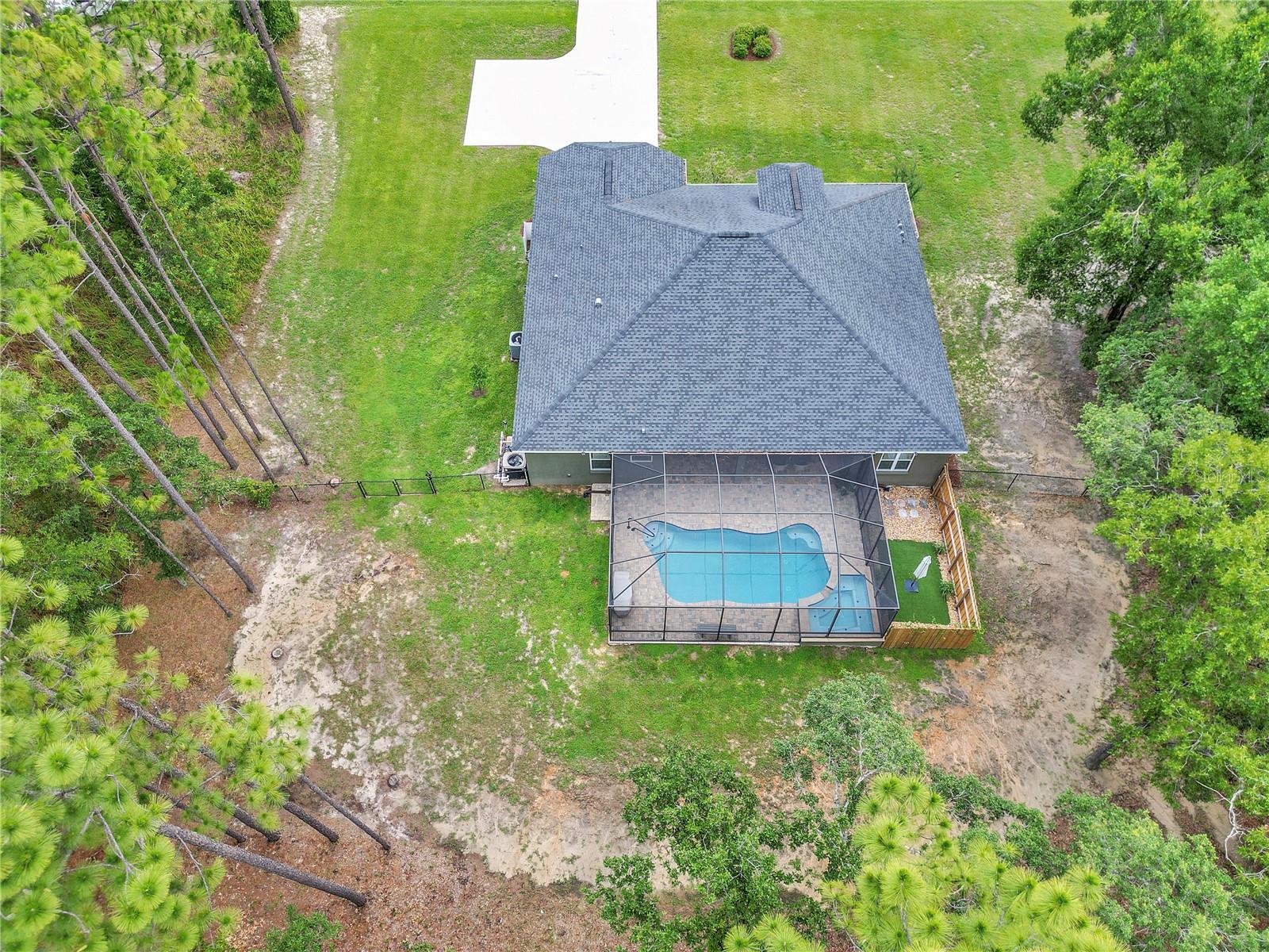 Listing photo id 51 for 3196 Mustang Boulevard