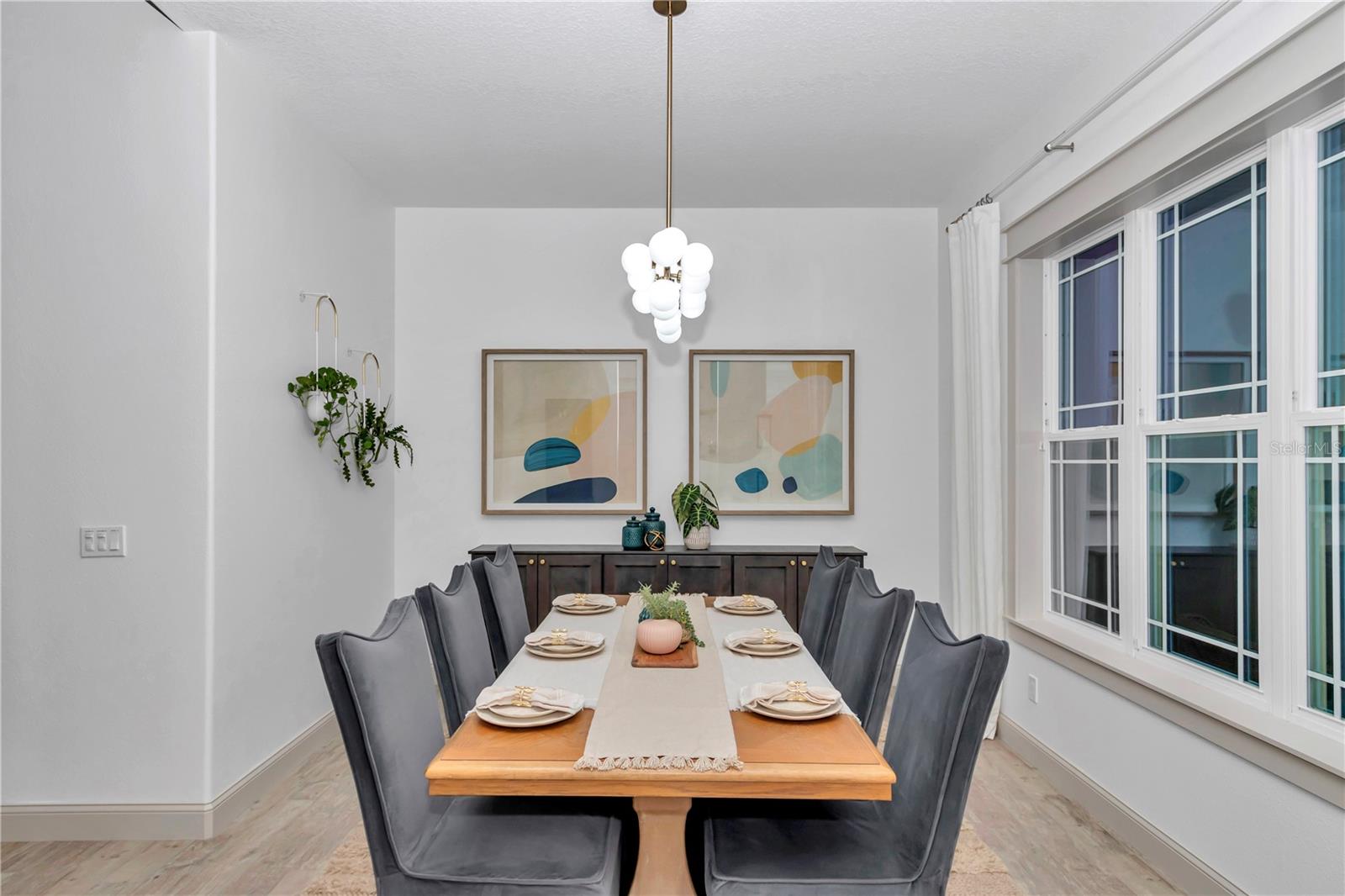 Listing photo id 4 for 3196 Mustang Boulevard