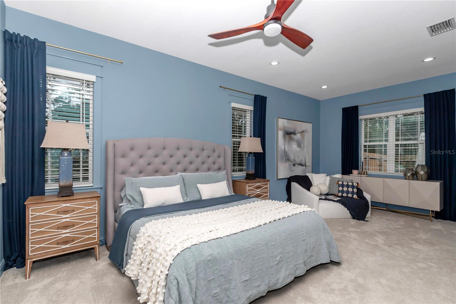 Listing photo id 6 for 3196 Mustang Boulevard