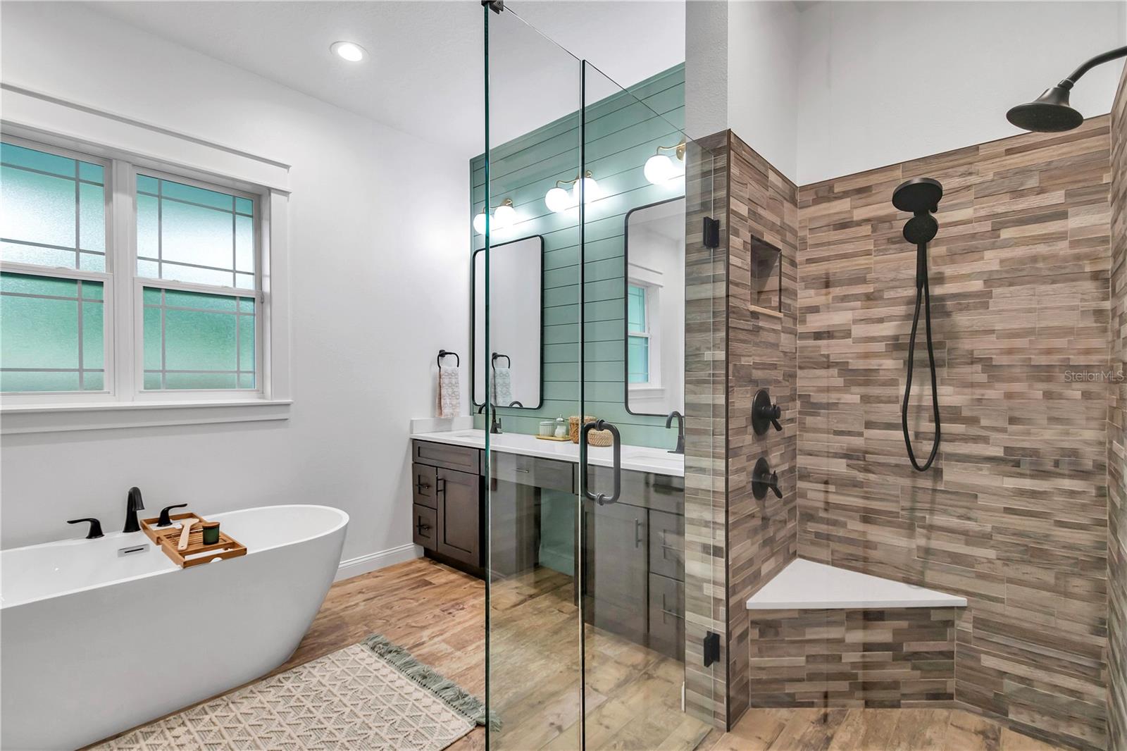 Listing photo id 7 for 3196 Mustang Boulevard