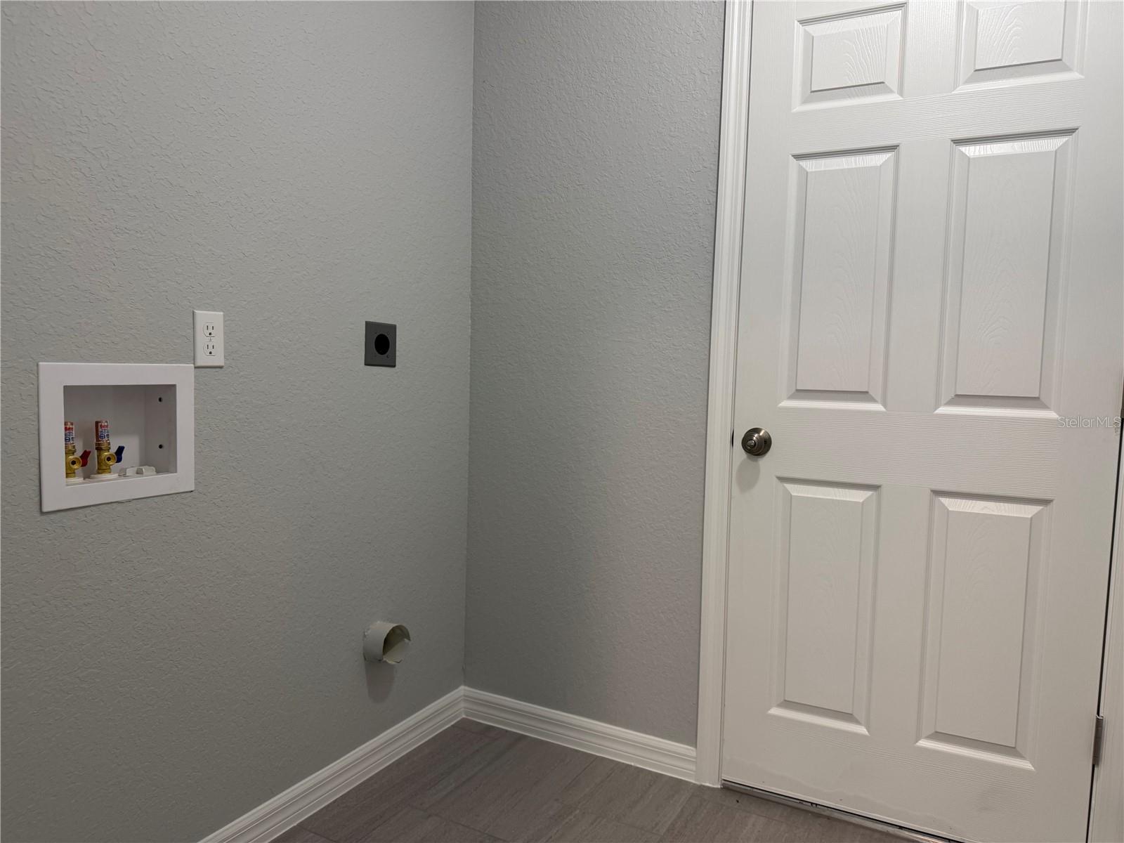 Image 11 of 24 For 6422 62nd Avenue