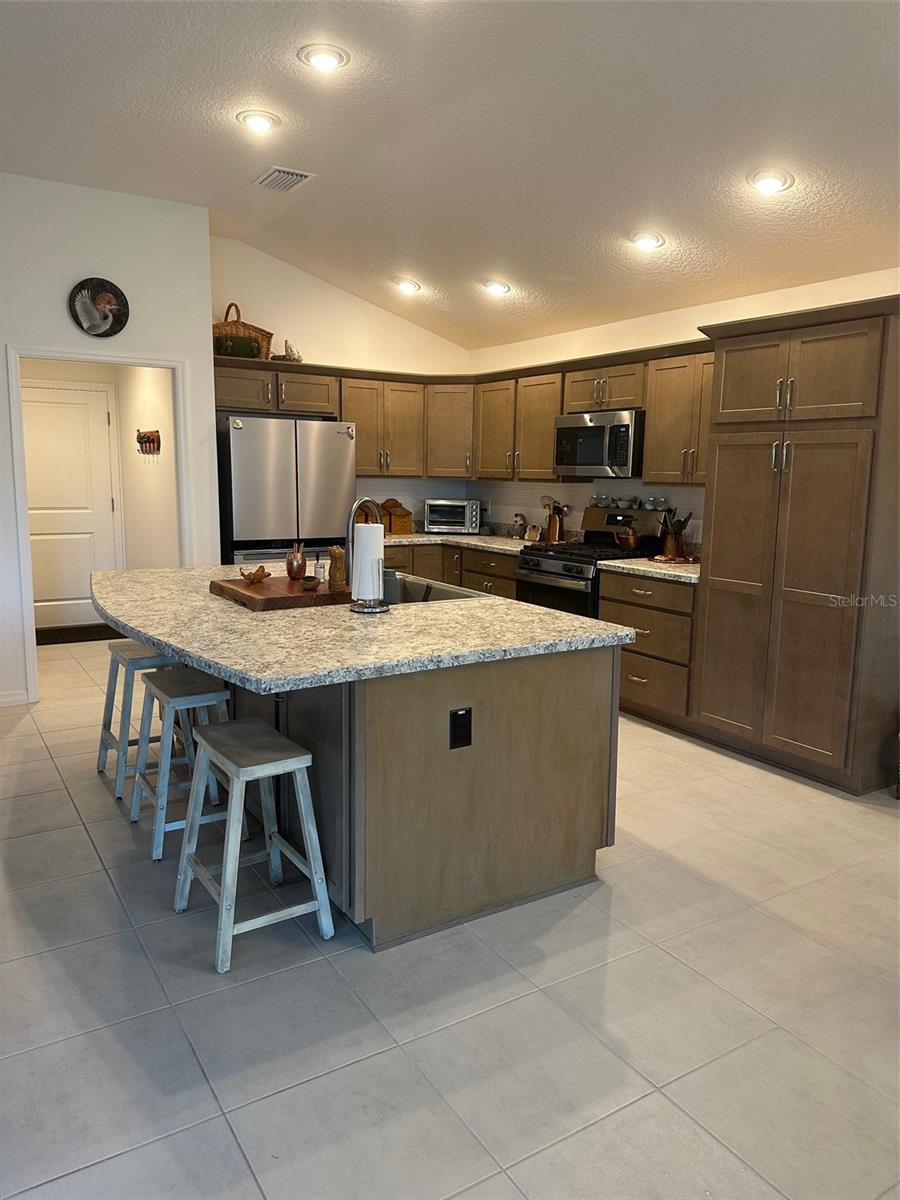 Image 3 of 19 For 530 Casteel Avenue