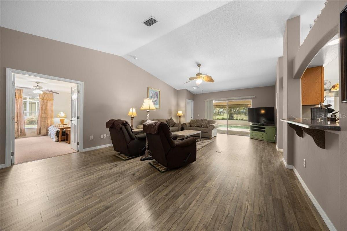 Listing photo id 18 for 15776 11th Terrace Road