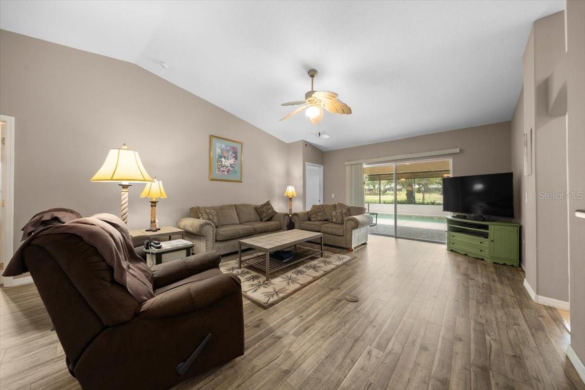 Listing photo id 19 for 15776 11th Terrace Road