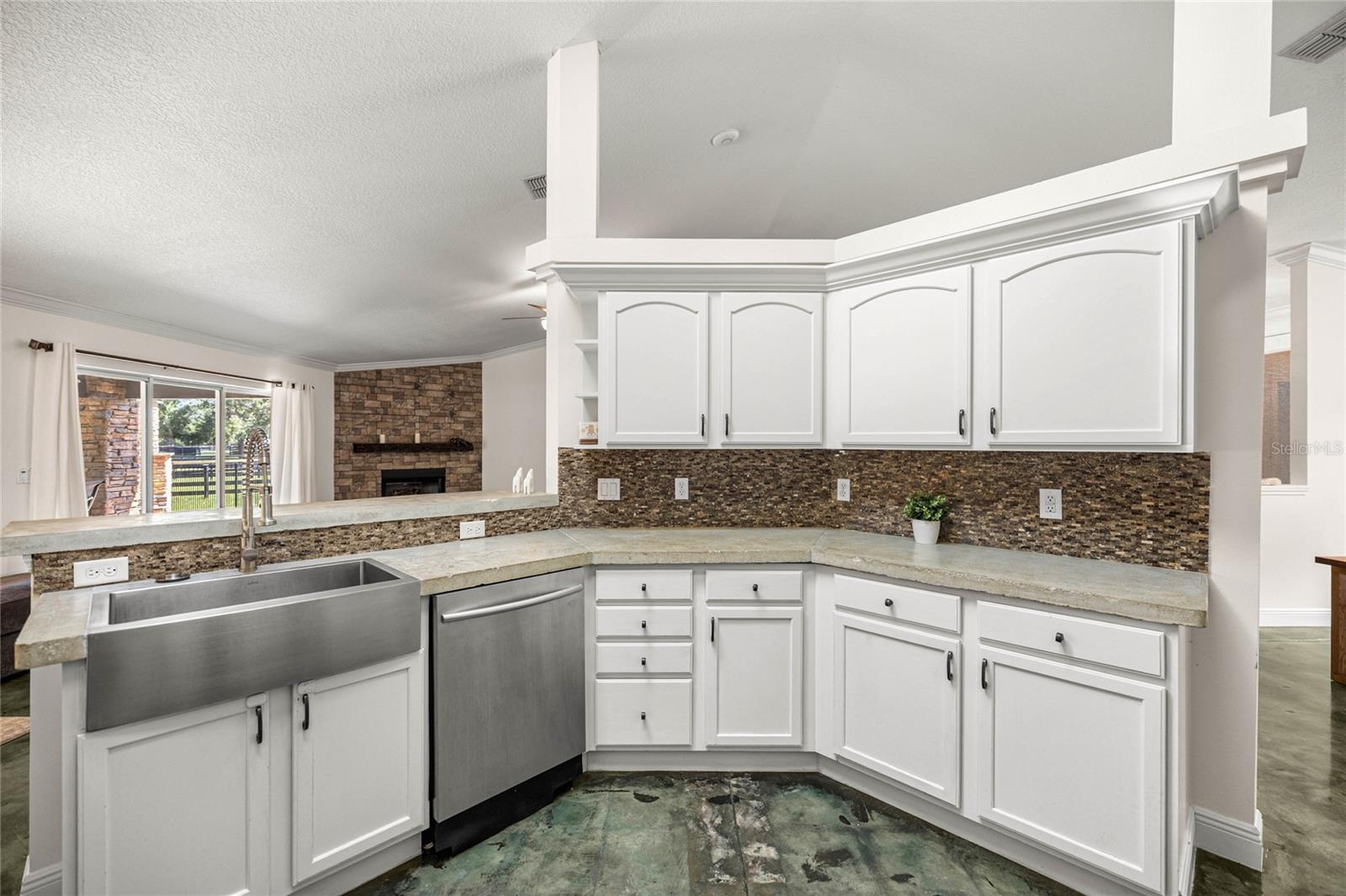 Image 23 of 75 For 11615 35th Street
