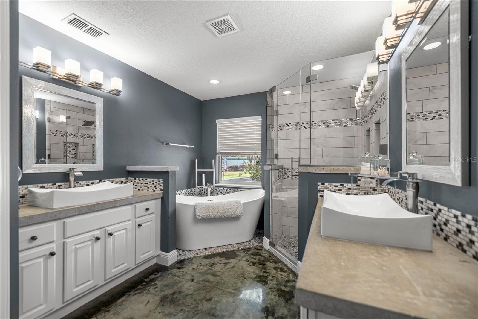 Image 36 of 75 For 11615 35th Street