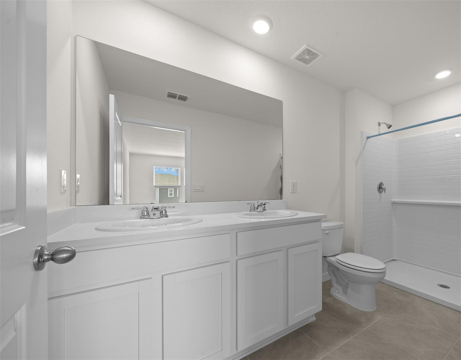 Image 17 of 20 For 6580 81st Loop