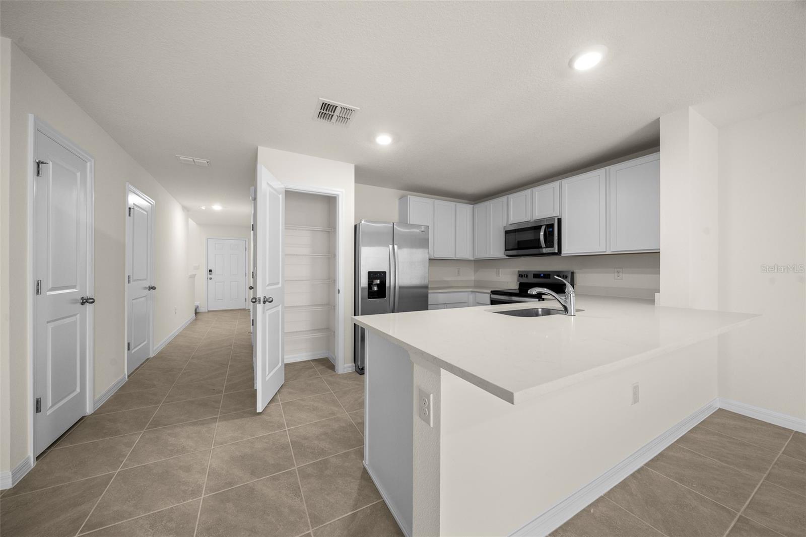 Image 4 of 20 For 6580 81st Loop