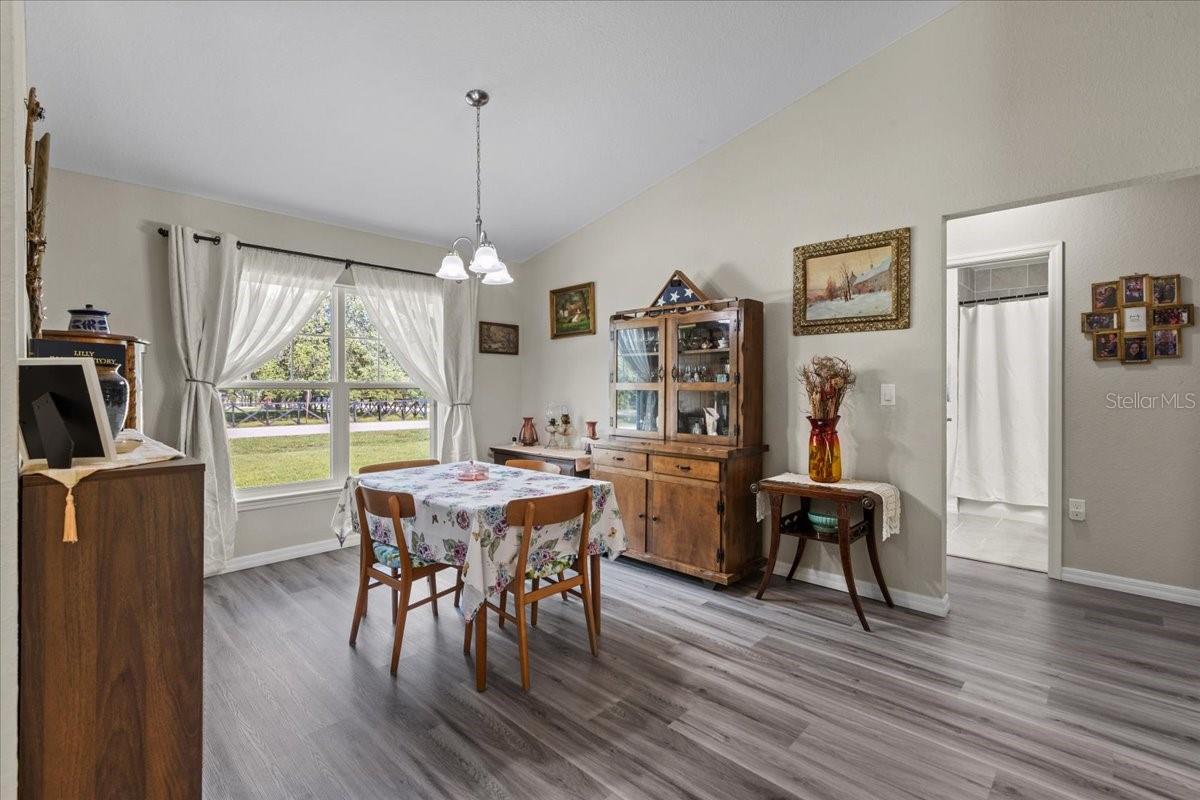 Listing photo id 15 for 4661 Gardenia Court